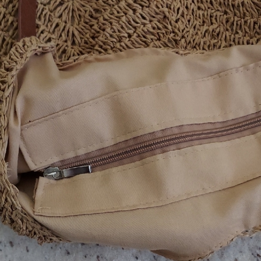 Stylish Tan Woven Handbag - Picture 7 of 9